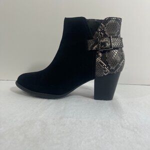 NWOB Vionic Naomi Snakeskin Ankle Boots